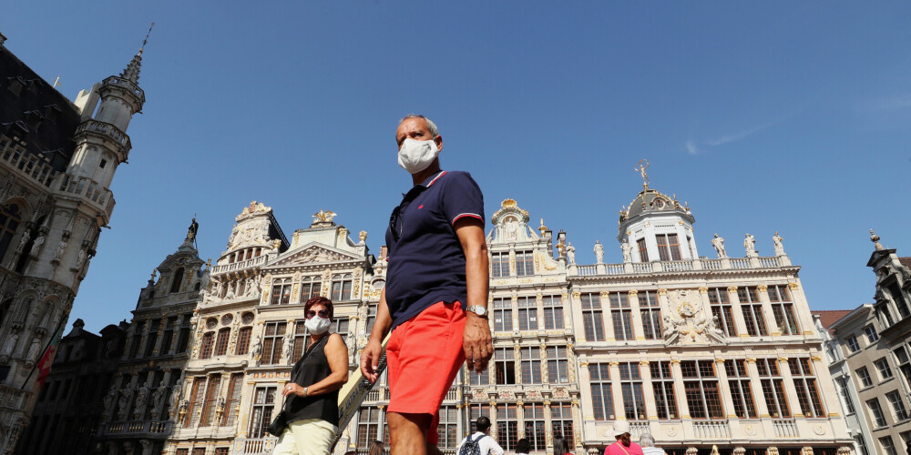 Brisele, kas noteica pasaulē stingrākās masku valkāšanas prasības, no 1.oktobra tās atvieglos