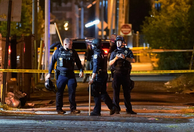 Likumsargi pie norobežotās teritorijas, kur tika sašauti policisti.