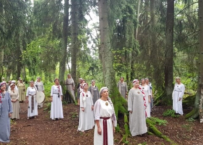 Savu pirmo videoklipu publisko brīvās gribas ansamblis "Stiprās sievas"