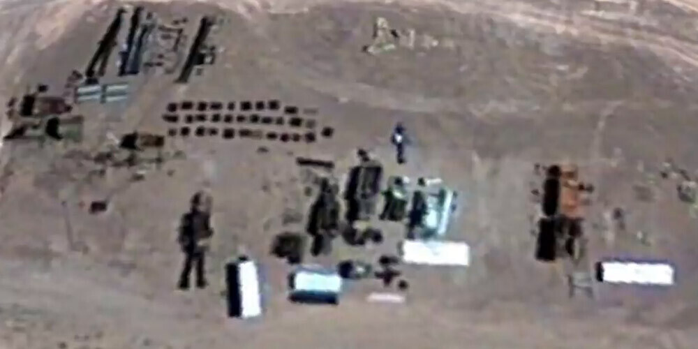 Ufologs ar "Google maps" palīdzību slepenā militārā bāzē pamana paslēptu gigantisku robotu