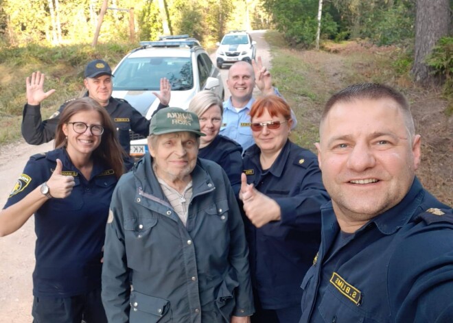 Pēc apmaldīšanās mežā izglābts sēņotājs velta sirsnīgus un lepnuma pilnus vārdus policistiem