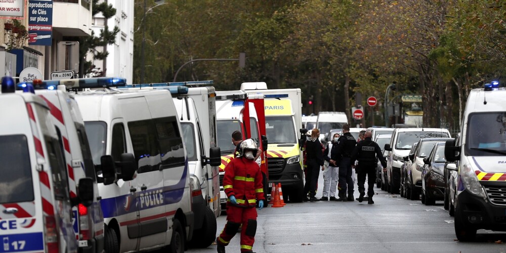 Ar nazi pie "Charlie Hebdo" agrākā biroja Parīzē ievainoti četri cilvēki