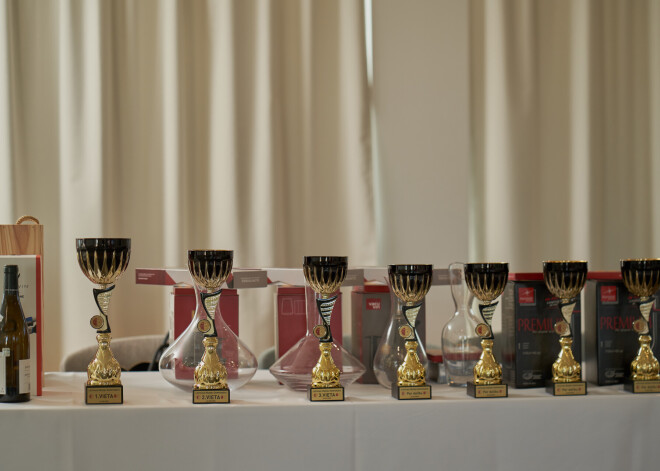 Piecpadsmito reizi Rīgā norisinājās Vīziņu jeb Someljē čempionāts. Sīvā cīņā par Latvijas 2020. gada labāko vīna viesmīli tika atzīts Ņikita Žaičenkovs.