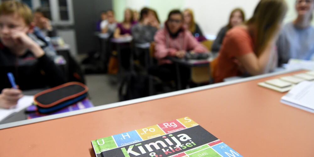 Rīgā 17 skolās vidusskolēnu skaits neatbilst minimāli noteiktajam