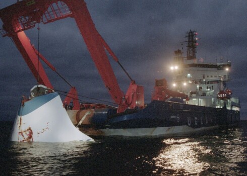 "Estonia" atlūzas izcelšanas darbi