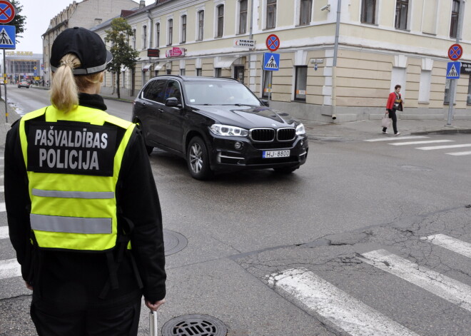 Daugavpilī un Kuldīgā ievieš virkni ierobežojumu, lai apturētu Covid-19 izplatību