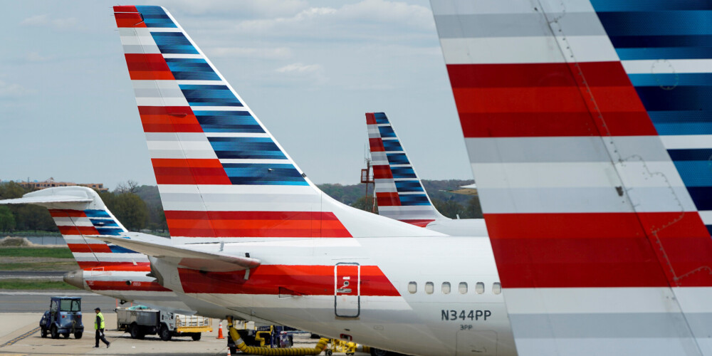"American Airlines" un "United Airlines" sāk vairāku tūkstošu darbavietu likvidēšanu
