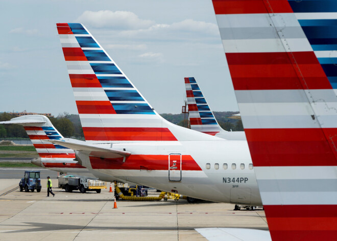 "American Airlines" un "United Airlines" sāk vairāku tūkstošu darbavietu likvidēšanu