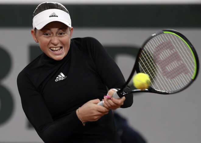 Ostapenko ar lielisku sniegumu "Roland Garros" centrālajā kortā pieveic vienu no galvenajām favorītēm