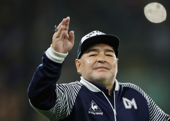 Djego Maradona atteicies no alkohola un ļoti nopietni uzmanās no Covid-19