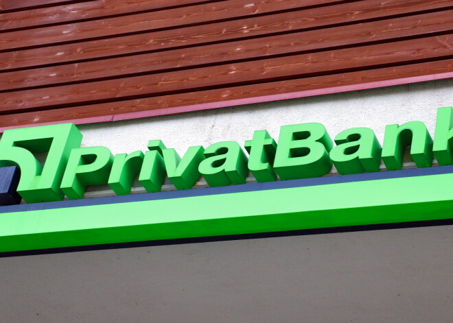 "PrivatBank" pārtrauks maksājumu karšu darbību; fokusēsies tikai uz kreditēšanu