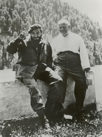 Karību krīzes izskaņa. 1962. gada 28. oktobrī Ņikita Hruščovs paziņo, ka PSRS izvāc savas kodollapsenes no Kubas.