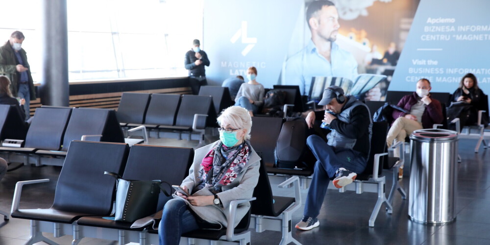С июня Covid-19 выявляется в среднем у одного из 8000 пассажиров в аэропорту "Рига"