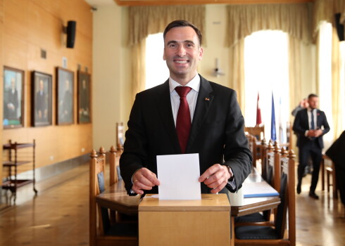 Избраны три вице-мэра Риги
