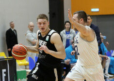 Latvijas vadošo basketbolu klubu duelī uzvaru svin "VEF Rīga"