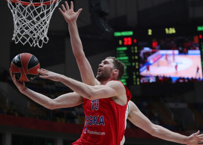 Latviešu basketbolists Jānis Strēlnieks inficējies ar Covid-19