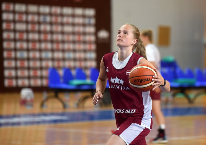 Latvijas sieviešu basketbola izlases spēlētāja Kate Krēsliņa.