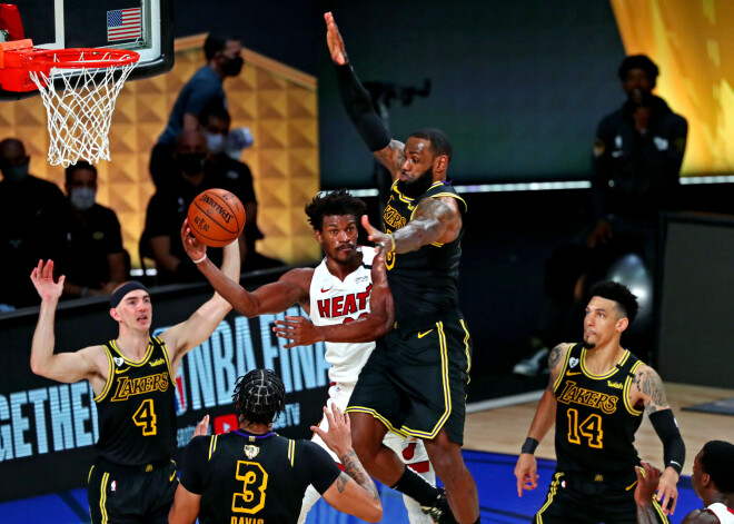 Batlers aizvada izcilu maču un samazina "Lakers" pārsvaru NBA finālsērijā