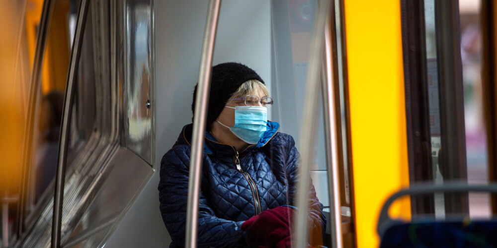 Valdība nolemj: sabiedriskajā transportā būs obligāti jāvalkā maskas. Perevoščikovs sēdē skaidro, kāpēc tās ir efektīvas