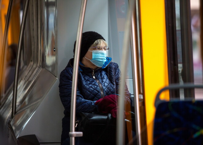 Valdība nolemj: sabiedriskajā transportā būs obligāti jāvalkā maskas. Perevoščikovs sēdē skaidro, kāpēc tās ir efektīvas