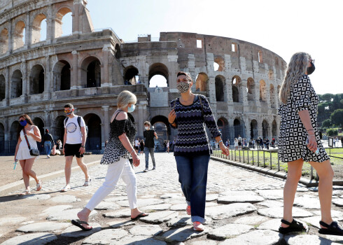 People wearing face masks walk in front of the Colosseum, as local authorities in the Italian capital Rome order face coverings to be worn at all times out of doors in an effort to counter rising coronavirus disease (COVID-19) infections, in Rome, Italy October 6, 2020. REUTERS/Remo Casilli