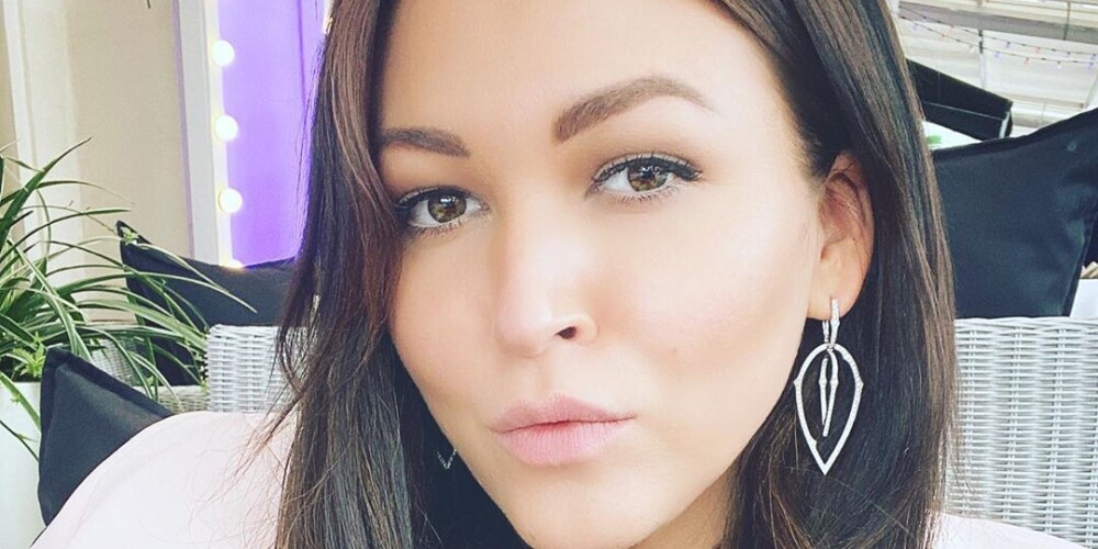 Ирина Викторовна Дубцова (род. 14 февраля 1982 года, Волгоград) — российская певица, поэтесса и композитор, бывшая солистка группы «Девочки» (1999—2001). Исполнительница собственных песен (как сольных, так и совместных), выпускница и победительница «Фабрики звёзд — 4», финалистка проекта «Фабрика звёзд. Возвращение».