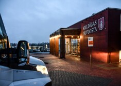 Autobusu parki tagad ar piesardzību savus transportlīdzekļus sūta reisos uz Kuldīgas autoostu, jo tur var būt starts Covid-19 izplatībai uz citām Kurzemes pilsētām.
