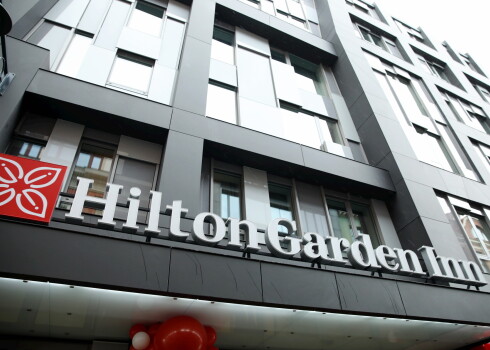 Viena no viesnīcām, kas piedalās šajā akcijā "Hilton Garden Inn Riga Old Town" Grēcinieku ielā.