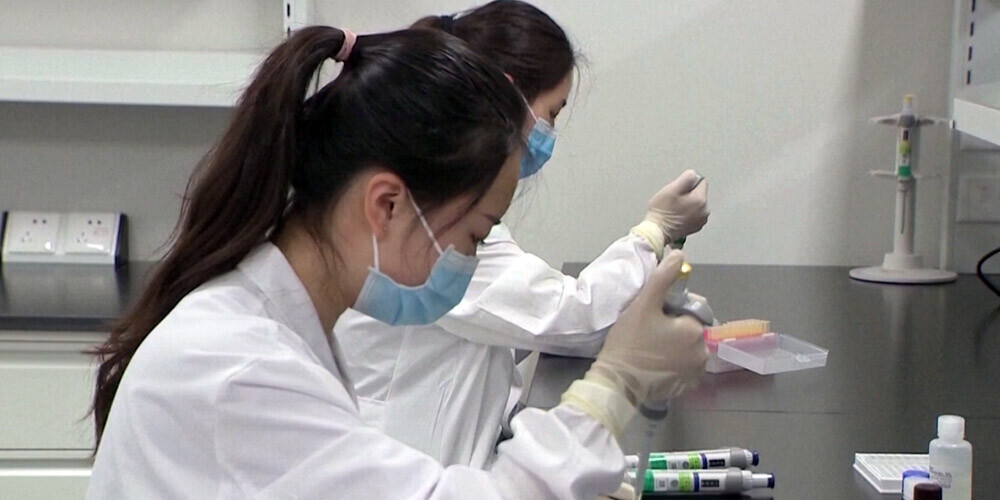 Arī Ķīna pievienojas Covid-19 vakcīnu vispasaules pieejamības mehānismam