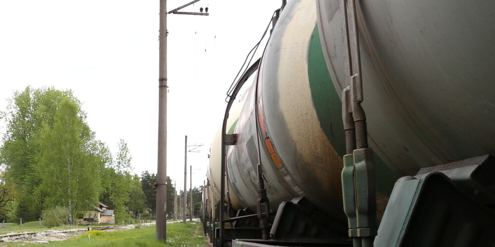 Garkalnē no dzelzceļa cisternas noplūduši 200 litri kurināmās degvielas