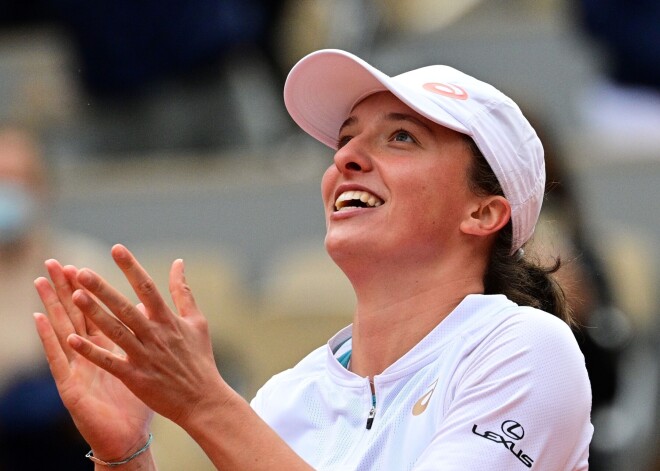 Neizsētā Švjonteka pārsteidz Keninu un izcīna pirmo "Grand Slam" titulu karjerā