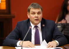 Kriminālvajāšanai nodotais deputāts Adamovičs atkāpjas no "Latgales partijas" vadītāja amata