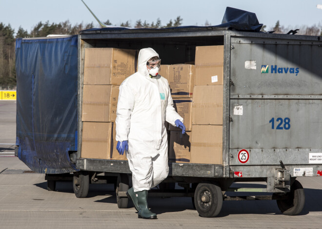 Valstij joprojām neesot pietiekamu sejas masku rezervju krīzes situācijai