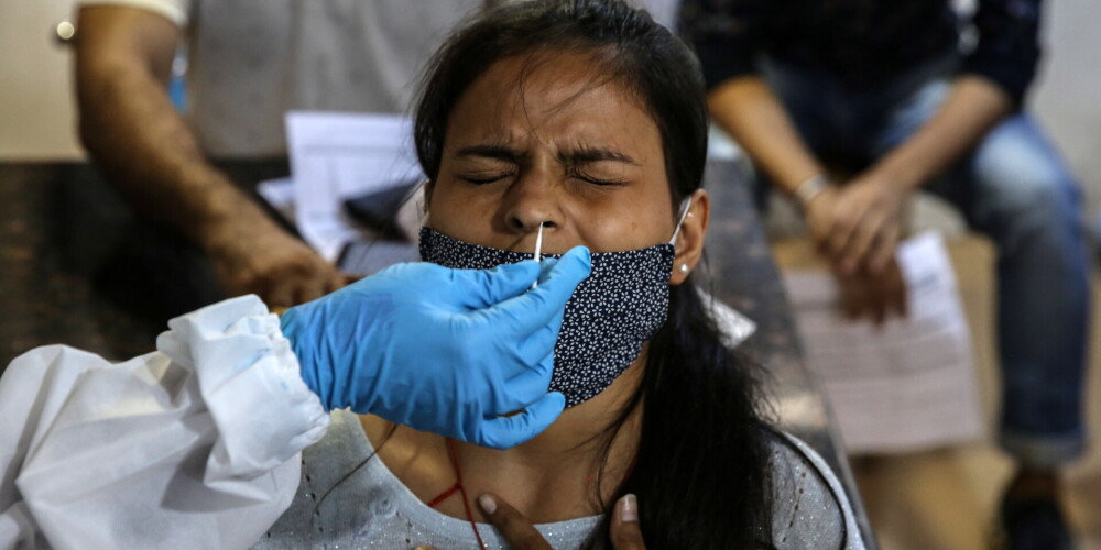 Indija kļūst par otro valsti, kurā ar koronavīrusu inficēto skaits pārsniedzis 7 miljonus