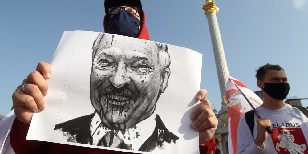 Aicina iekļaut Lukašenko ES sankciju sarakstā