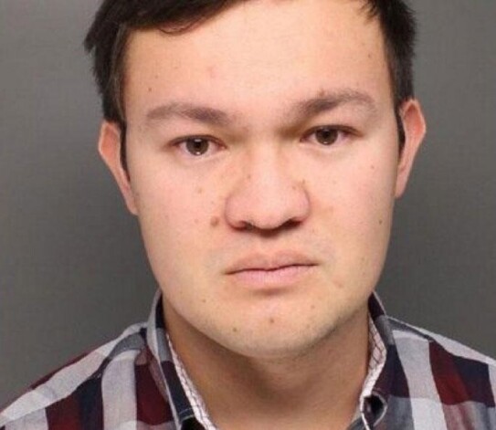 Учитель тайно заглядывал ученицам под юбки, делал фотографии и делился снимками в Интернете