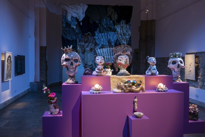 Skuja Braden. Izstādes “Samsāra” centrālā daļa “Ilgas altāris” Dekoratīvās mākslas un dizaina muzejā (14.03.–27.09.2020.).