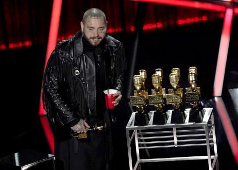 Reperis Post Malone triumfē "Billboard" mūzikas balvu pasniegšanas ceremonijā