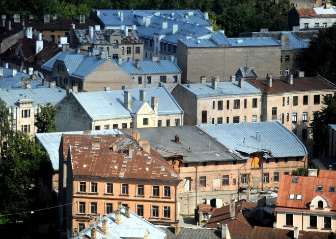 Plaisas ēkā Maskavas ielā un evakuācija: būvvalde atklāj notikušā cēloni