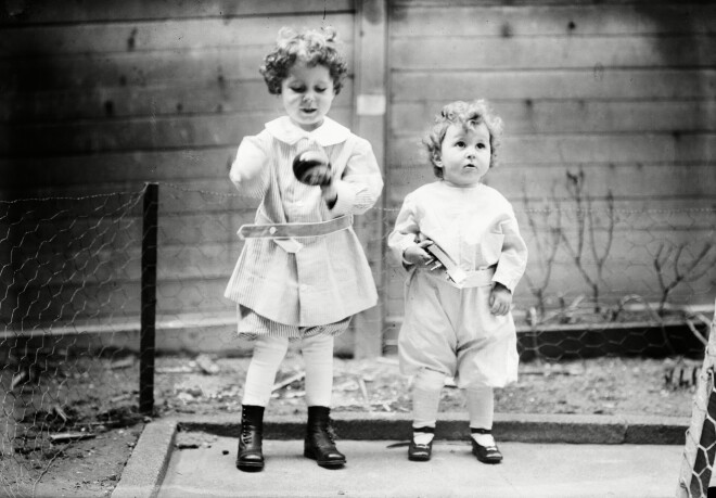 Mišels (4 gadi) un Edmons (2 gadi) Navratili.