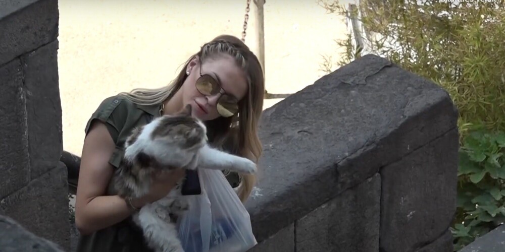 Samanta Tīna skarbi izsakās par Jutas Valdmanes mīlestību pret ielas kaķiem