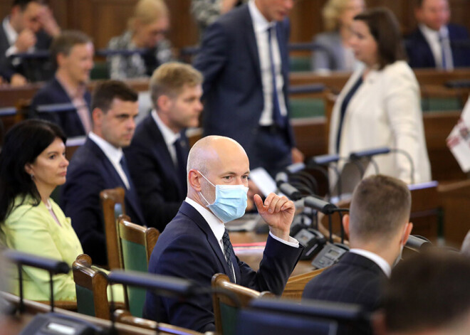 Saeima vērtēs ideju samazināt solidaritātes nodokļa likmi