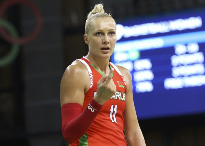 Baltkrievu basketbola zvaigzne Ļevčanka atbrīvota no ieslodzījuma un dalās baisā pieredzē par piedzīvoto