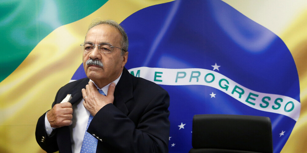 Apkaunojums Brazīlijas valdībā: senators policijas reida laikā naudu paslēpj apakšbiksēs