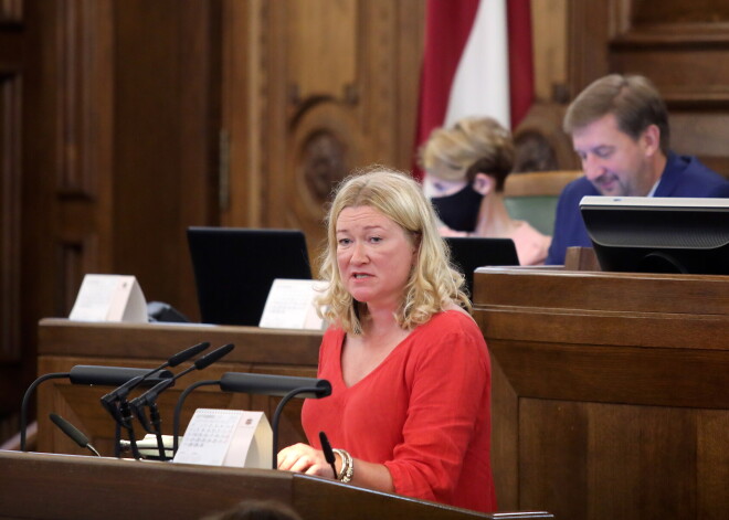 Linda Liepiņa lēmusi nolikt Saeimas deputāta mandātu; tam esot vismaz 13 iemesli