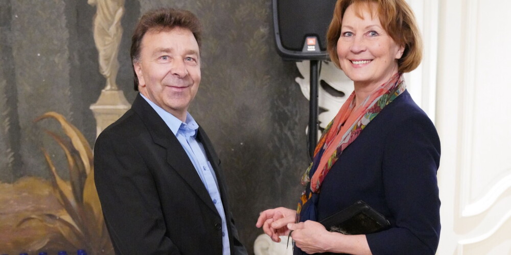 Dailes teātra aktrise Akvelīna Līvmane ar savu draugu Andreju.