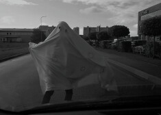 Подростки-призраки бросаются на машины в Балви