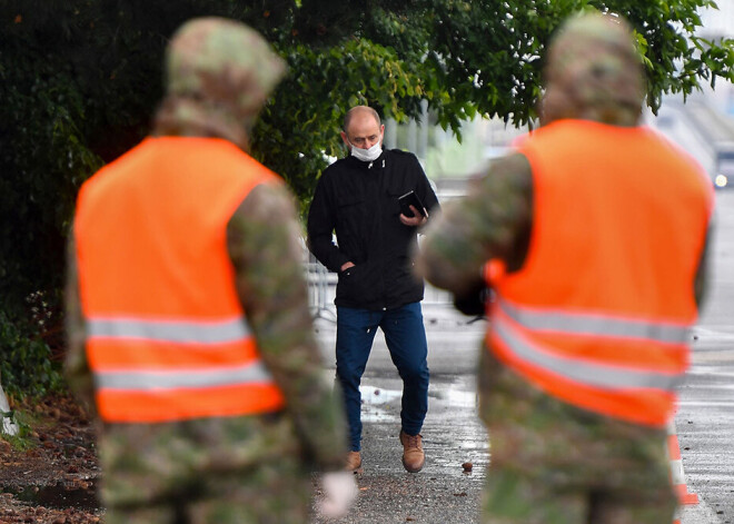 Slovākijā masveida Covid-19 testus palīdzēs veikt līdz 8000 karavīru