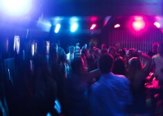 В Риге "накрыли" нелегальный ночной клуб: гора наркотиков и нарушений