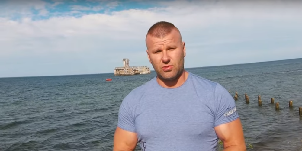 Savā ceļojumu raidījumā “Ceļot bez robežām” Cīruļi skatītājiem izstāsta, ko citās valstīs labāk apmeklēt, ko apskatīt, kur paēst un pats galvenais – cik tas viss maksā.